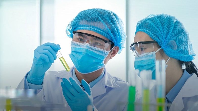 医药OEM代工与自主生产：两种模式的深度解析**